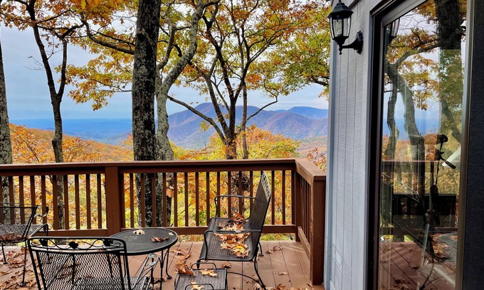 Treeloft House | Beautiful Mountain Views, Steps to the slopes!