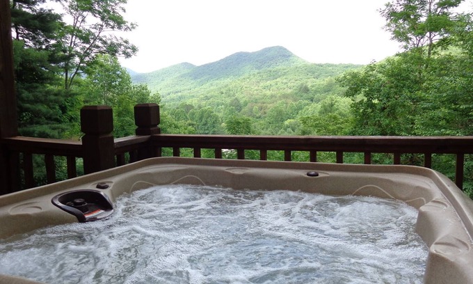 Hiawassee Cabin | Beautiful Mountain Views Amid Wine Country-Hot Tub