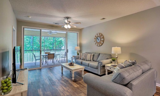 Red Hill Apartment | Beautiful Myrtle Beach Condo on Golf Course with Pool