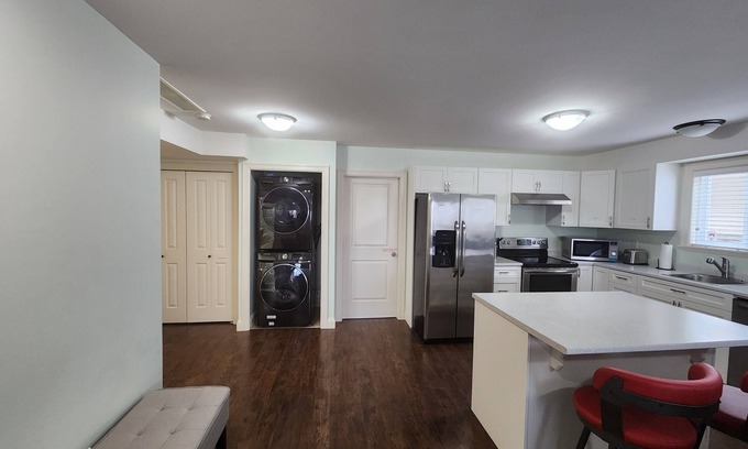 Sardis House | Beautiful Nest: 2 Bedroom Ground Suite.