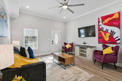 Tulane - Gravier House | Beautiful NEW 5BR Home with outdoor seating