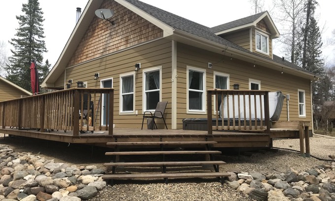 Manitoba House | beautiful new cabin with lake access