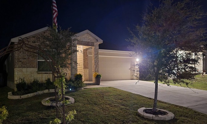 San Antonio House | Beautiful New Home - 15 min from anywhere you need to be!