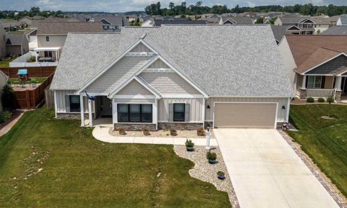 Laotto House | Beautiful New House in great Northern neighborhood- close to all!
