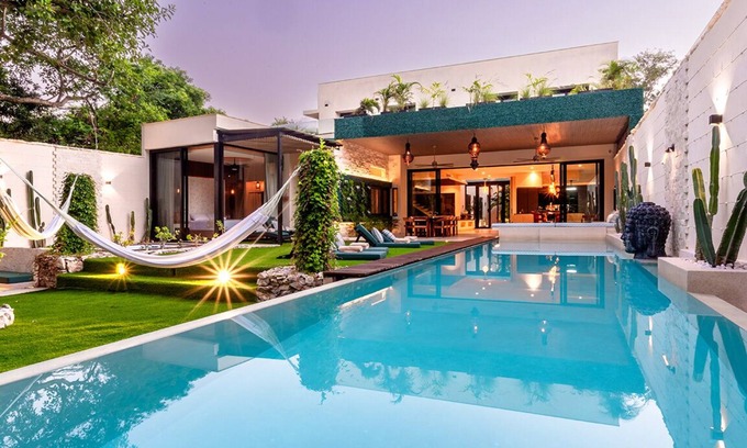 Playacar Fase II House | BEAUTIFUL NEW VILLA UP TO 21 PEOPLE - GYM/POOL/JACUZZI/UNDERGROUND BAR