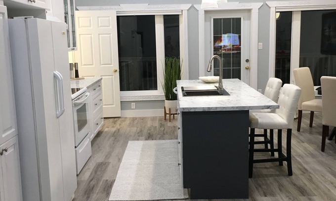 Collingwood Apartment | Beautiful, new, private apartment in Downtown Collingwood. Walk to all amenities