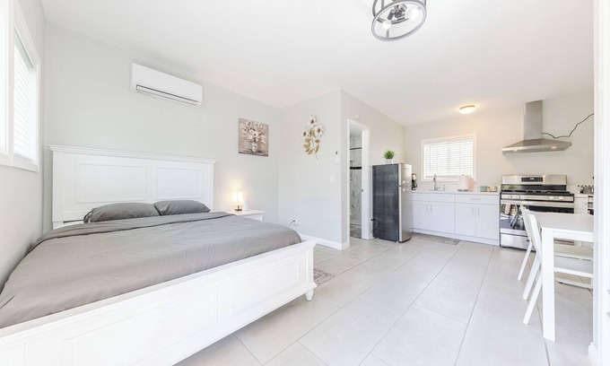 Mayflower Village House | Beautiful New Studio In Arcadia With Kitchen-C