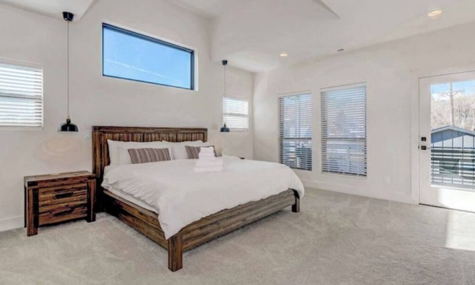 Colorado Springs House | Beautiful New-Modern Luxury Minutes from Downtown, Old Colorado City & OPTC