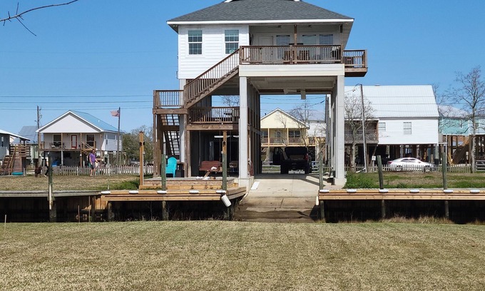 Shoreline Park House | Beautiful new waterfront property with boat launch and great mid-level deck!