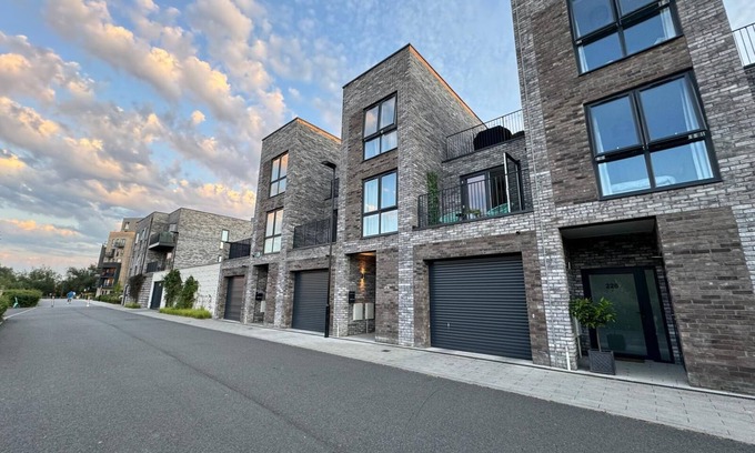 Great Baddow Apartment | Beautiful Newbuild 5 bedroom Town House