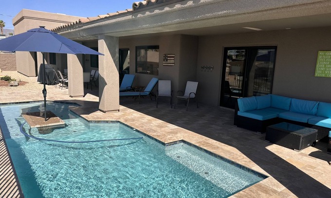 Lake Havasu City House | Beautiful Newer Home with Pool Near Windsor Beach, Lots of Garage space