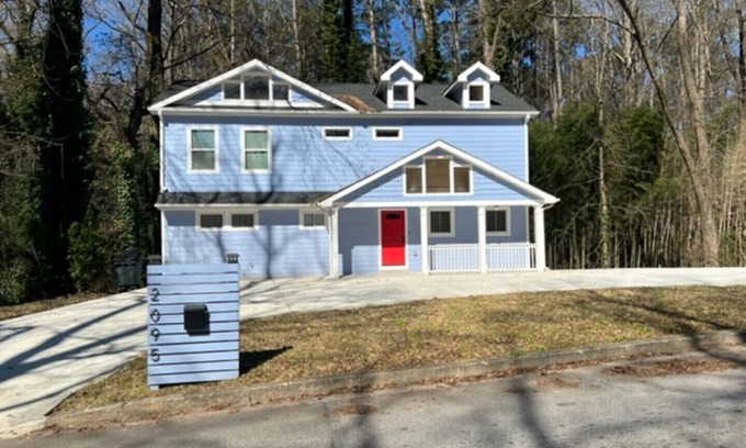 College Park House | Beautiful Newly Built In Town Single Family; Close to:(Airport, Highways, Malls)