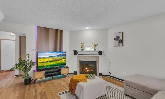 Blue Springs House | Beautiful newly renovated pet friendly townhome near Lake Tapawingo -Sleeps 4