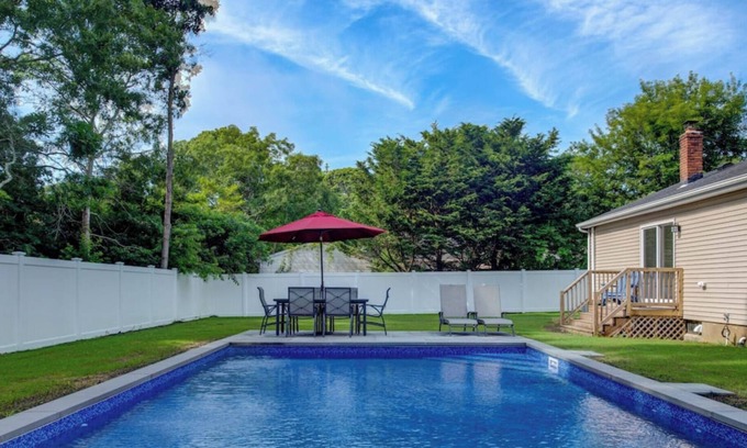 Hampton Bays House | Beautiful newly renovated Hampton Bays home w/heated pool close to ocean beaches