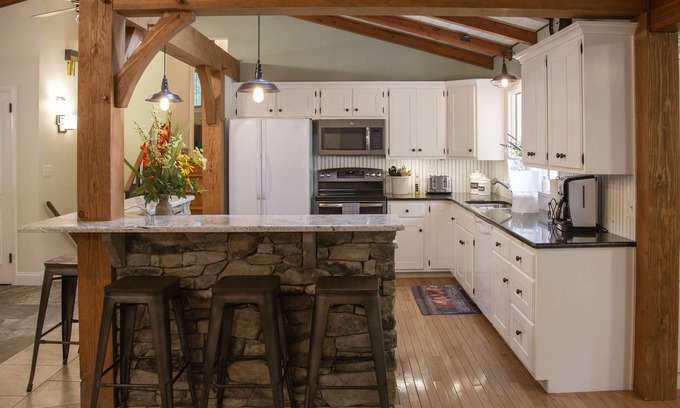 New Holland Cottage | Beautiful Newly Renovated Home, Private Wooded property located in Lancaster Co