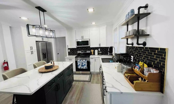 Hicksville Apartment | beautiful newly renovated 3 Bedrooms and 1.5 Bath in heart of Hicksville #16