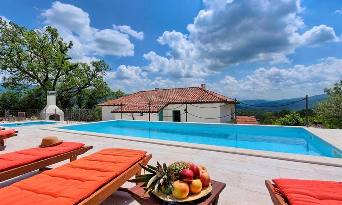 Buzet Villa | Beautiful newly renovated villa with private pools