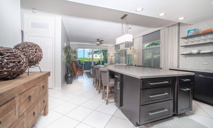 Seven Mile Beach Condo | Beautiful! Newly Renovated Luxury Ground Floor Condo Seven Mile Beach