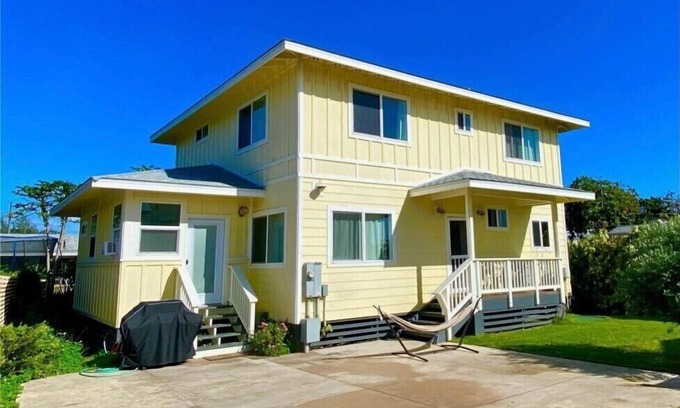 Laie Apartment | Beautiful North Shore Studio located steps away from the beach!