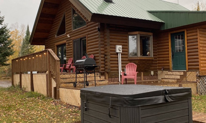South Range Cabin | Beautiful North Woods Lodge