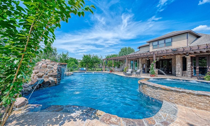 Katy House | Beautiful oasis in the heart of Katy! Sit poolside or enjoy lakefront access.