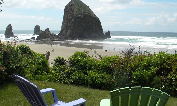 Downtown Cannon Beach House | Beautiful Ocean Front Haystack Rock View