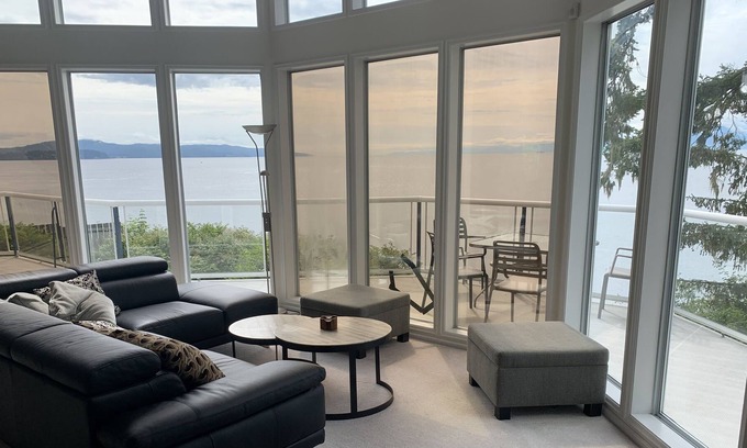 Otter Point House | Beautiful Ocean-front property