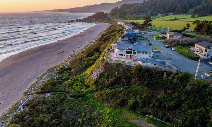 Smith River House | Beautiful Ocean Oasis