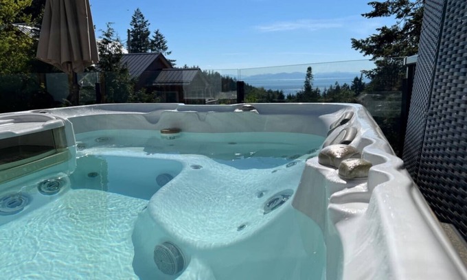 Bowen Island House | Beautiful Ocean & Sunset View Cottage, AC, Hot tub