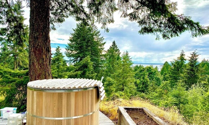 Bowen Island House | Beautiful Ocean View Home with Chef's Kitchen