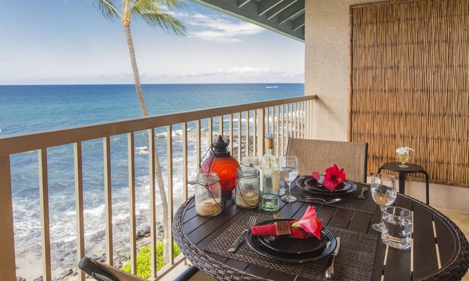 Historic Kailua Village Condo | Beautiful Oceanfront Kona Reef Resort Private Top Floor Condo A33, AC throughout
