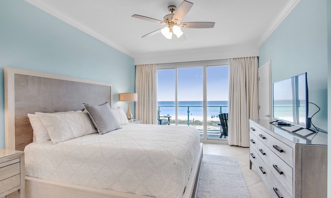 Destin Condo | 🏖️ 🌴Beautiful Oceanfront Views! Heated Pool & Hot Tub 🐬☀️