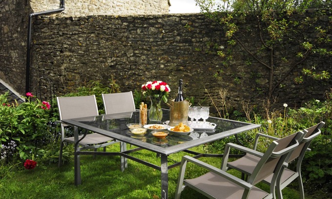 East Horrington House | Beautiful old cottage sleeps 6 near Bath