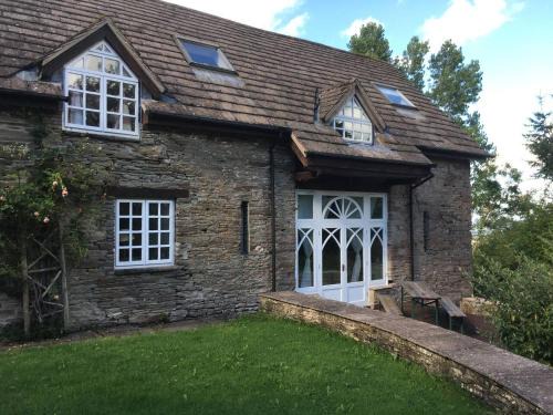 Llanfihangel Tal-y-llyn House | Beautiful old farmhouse in the Brecon Beacons