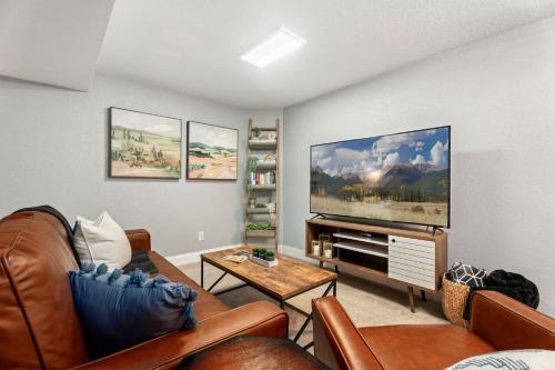 Martinez Park Apartment | Beautiful Old Town 2 Bedroom Apartment with Bikes!