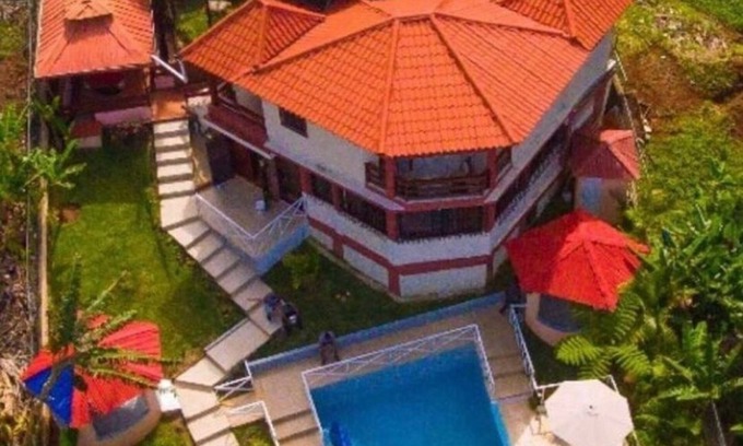 Montellano Villa | beautiful old villa to spend time with the family