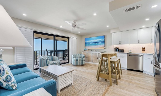 Sanibel Condo | Beautiful one-bedroom on top floor with new custom features.