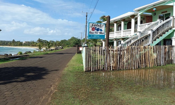 Corn Island House | Beautiful one bedroom with partial view of the Caribbean Ocean