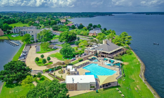Walden on Lake Conroe Condo | Beautiful One Bedroom Waterview Condo On Lake Conroe - 208-B