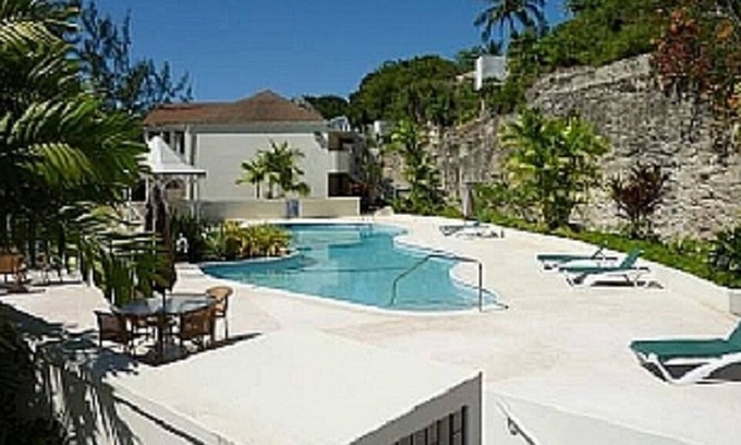 Blue Waters Villa | Beautiful One-bedroom 15 minute walk to white sandy beach