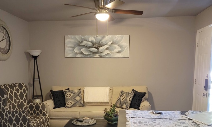 Killeen House | Beautiful one bedroom apartment, with free parking. Pets welcome!