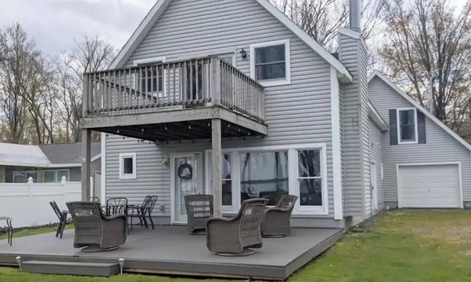 Durhamville House | Beautiful Oneida Lake Shore Home and Yard