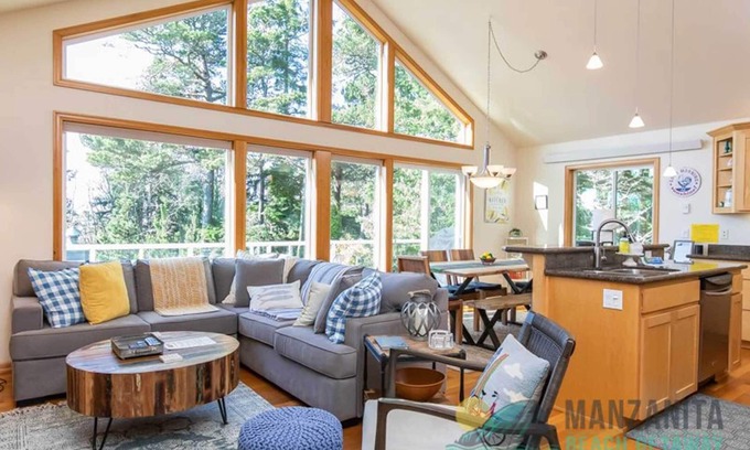 Manzanita House | Beautiful Oregon Coast, dog-friendly home blocks to the beach!