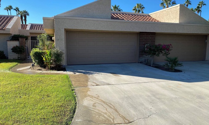 Cathedral City Condo | Beautiful Palm Springs poolside condo