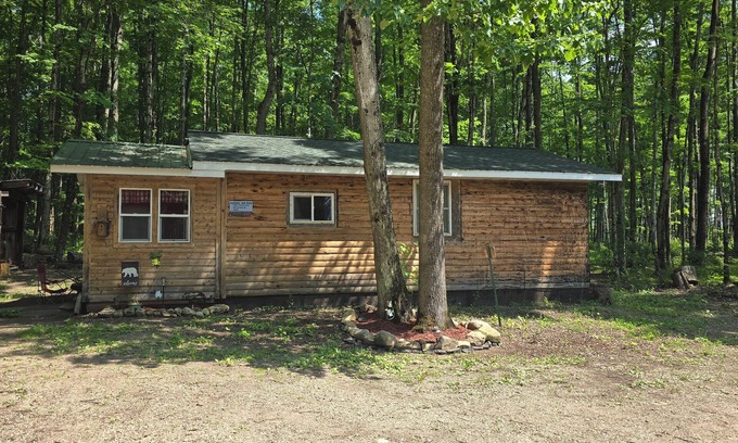 Northland Cabin | Beautiful, Peaceful cabin off trail 33, on 292 acres.
