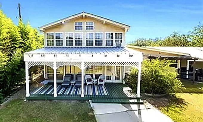 Covington House | Beautiful, peaceful country guest house with pond