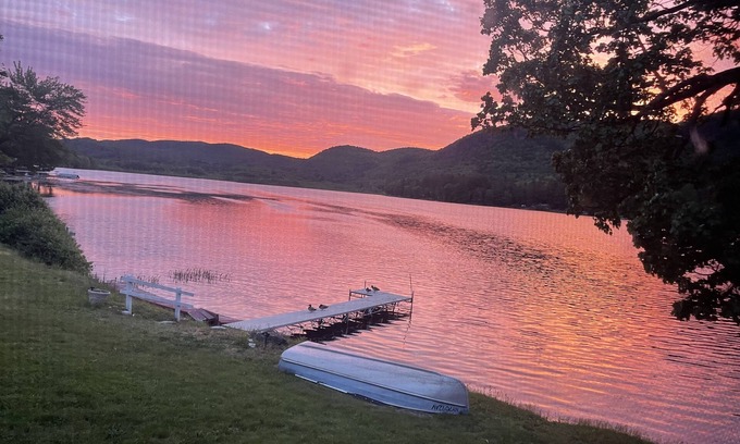 Wells Cottage | BEAUTIFUL & PEACEFUL FAMILY COTTAGE ON THE LITTLE LAKE IN CLASSIC VERMONT.