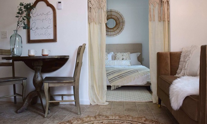North Spokane House | Beautiful & Peaceful Guesthouse - King Bed