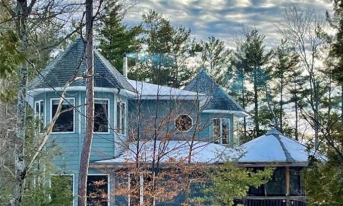 North Frontenac Cottage | Beautiful Peninsula Lodge