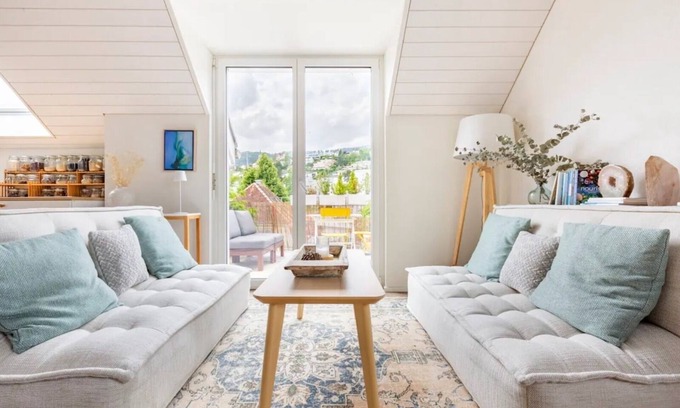 Horgen District Apartment | Beautiful Penthouse 20 min from Zürich
